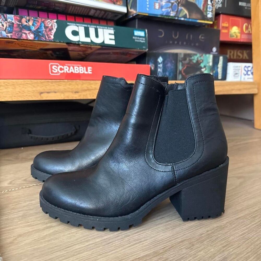 Sun-stone Women's Black Boots